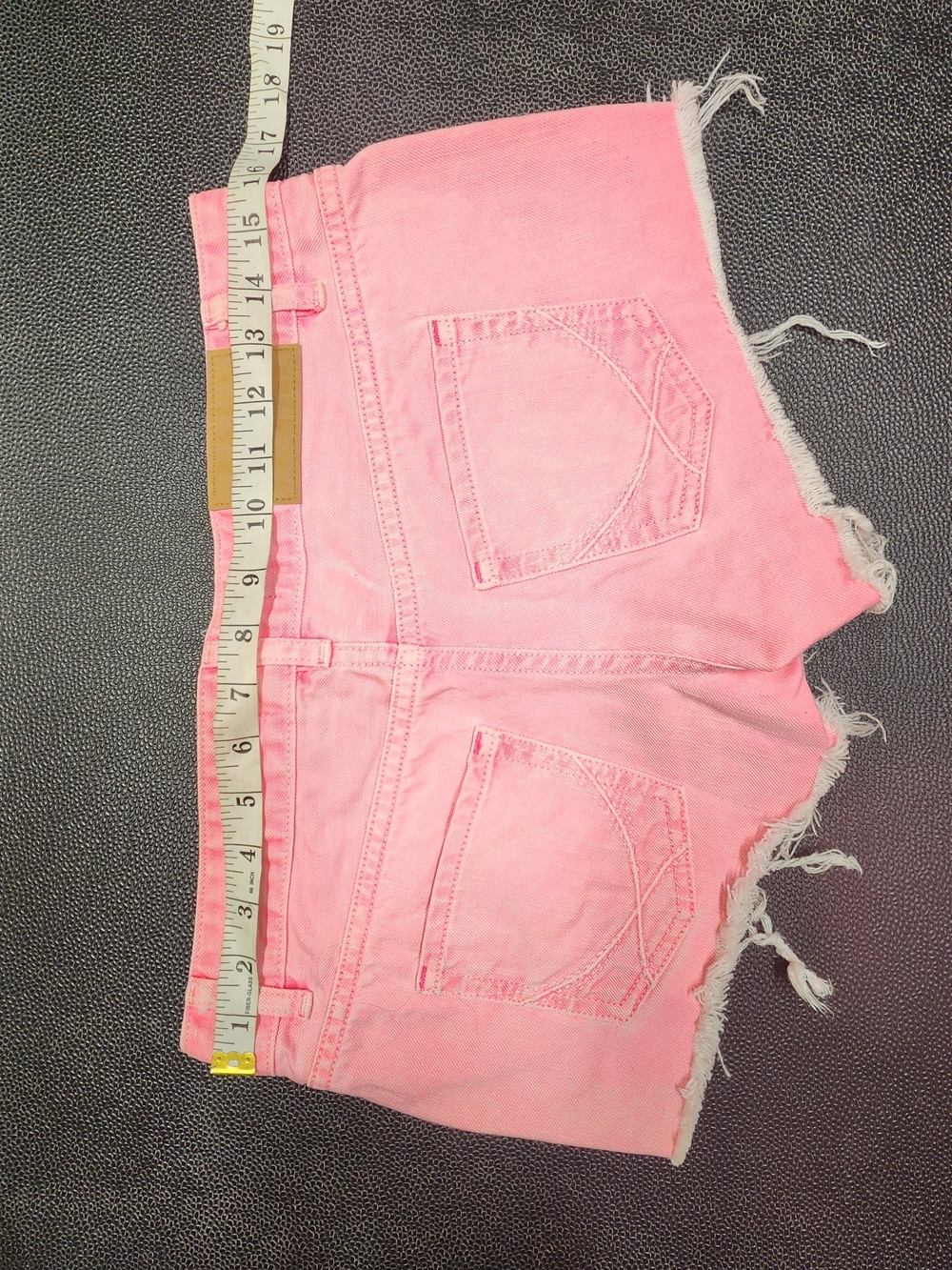 SZ 2 VS PINK JEAN SHORTS. - Picture 6 of 8